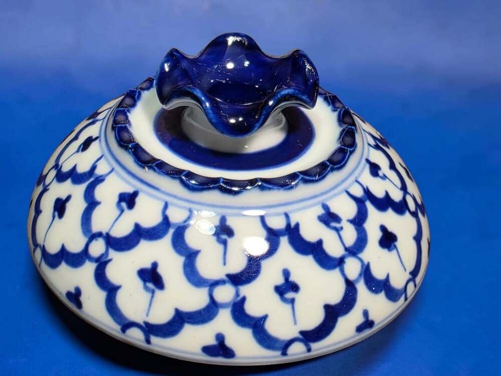 Blue and White Porcelain Covered Bowl with Floral Pattern and Ruffled Lid